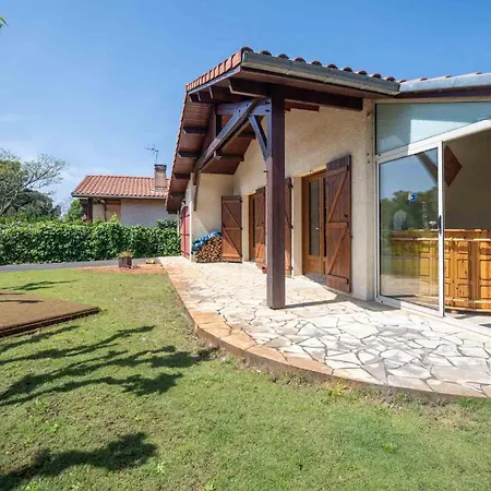 Holiday home Maison Pour 8 Personnes, Et Centre-ville Accessibles A Pied *